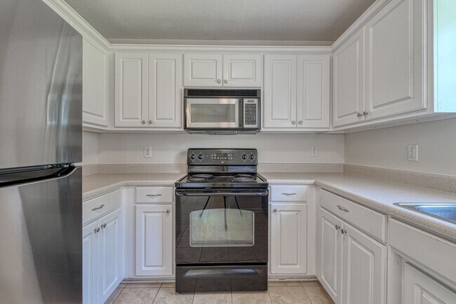 Building Photo - 567 Seays Crest Dr