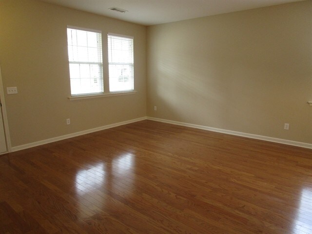 Building Photo - 406 Howell Xing