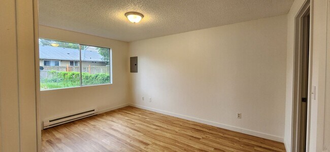 Building Photo - 32-4787