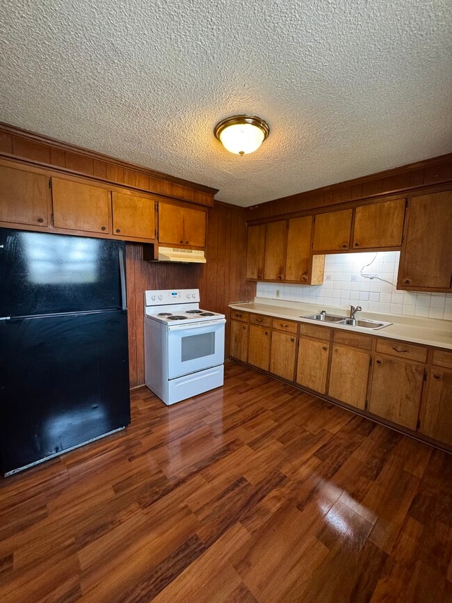 Building Photo - 1140 Crewdson Dr