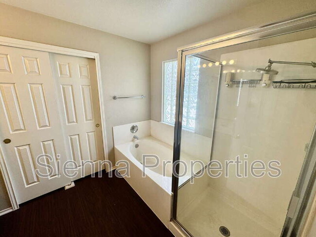 Building Photo - 295 Strawn