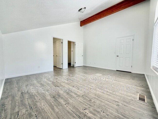 Building Photo - 1091 Shepard Ln