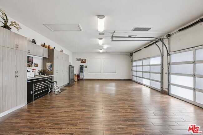 Building Photo - 27048 Triumph Ave