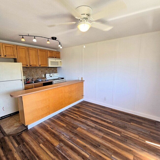 Building Photo - Maui - Live the Beach Life - Remodeled Kihei one bedroom