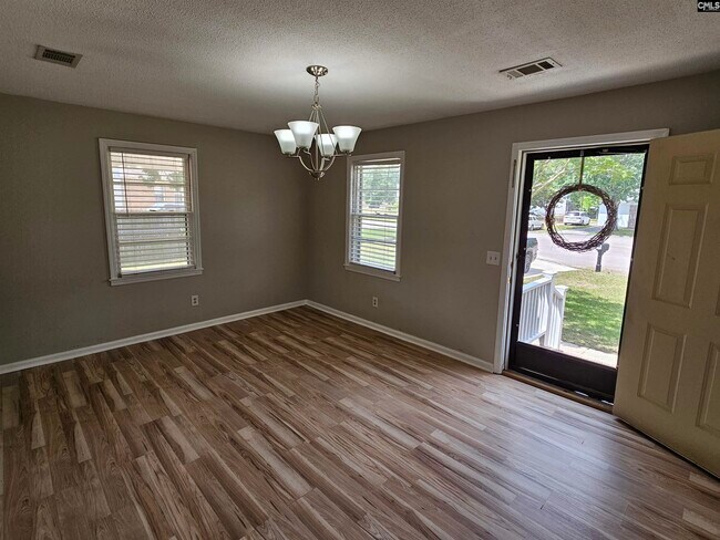 Building Photo - 10 Cinda Leigh Ct