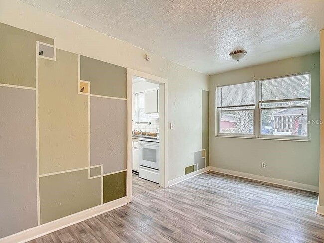 Building Photo - 1008 E 24th Ave