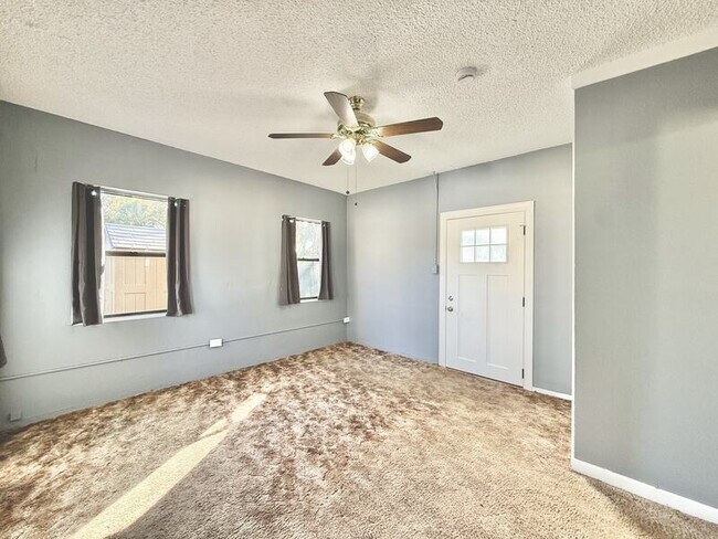 Building Photo - 1828 20th Ave S