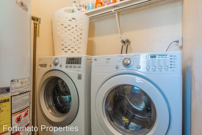 Building Photo - 3 br, 4 bath House - 867 Airport Road Unit 10