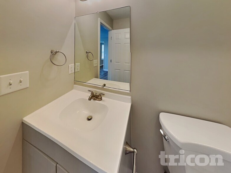 Building Photo - 1612 Robert Rd