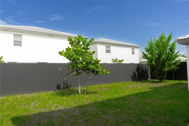 Building Photo - 16144 SW 148th Pl