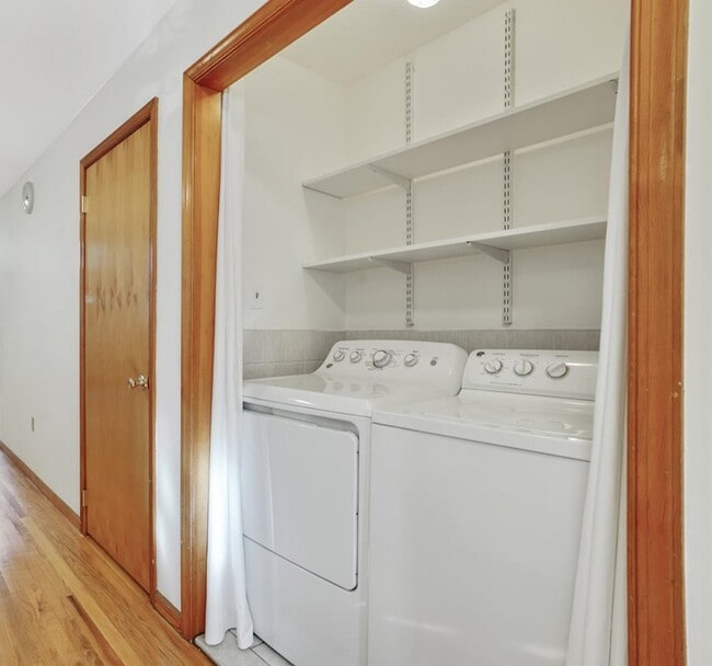 Building Photo - 210 Pavonia Ave