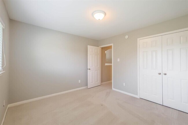 Building Photo - 17627 Quiet Loch Ln