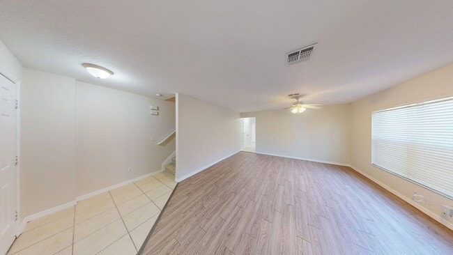 Building Photo - 4 Bedroom /2.5 bath Spacious Home In Sanfo...