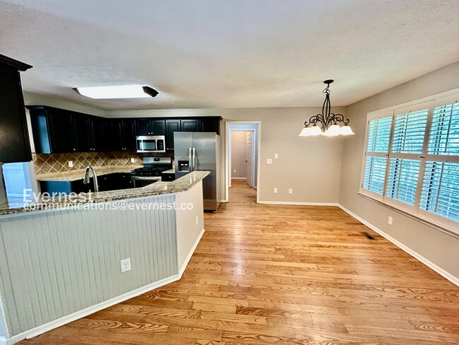 Building Photo - Limited Time Special Offer / Spacious 4 Bedroom Home in Suwanee / Large Yard / Pet Friendly