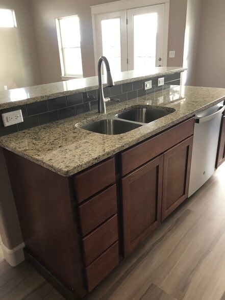 Building Photo - 8805 Juanita Dr