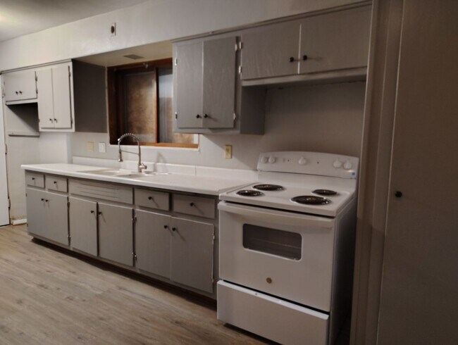 Building Photo - 2425 W Greenfield Ave