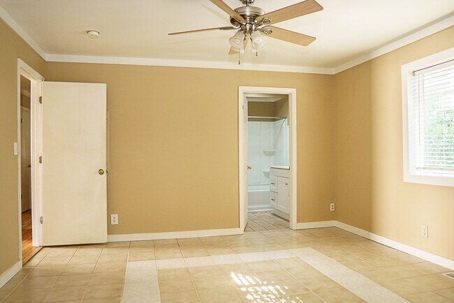 Building Photo - Three Bedroom Home in the Heart of Port Royal
