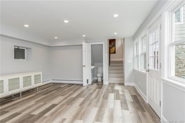 Building Photo - 241 Maple Rd