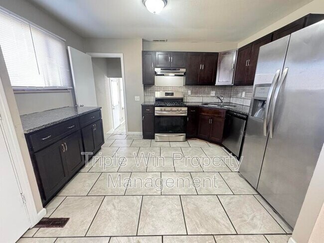 Building Photo - 775 Crabapple Ln