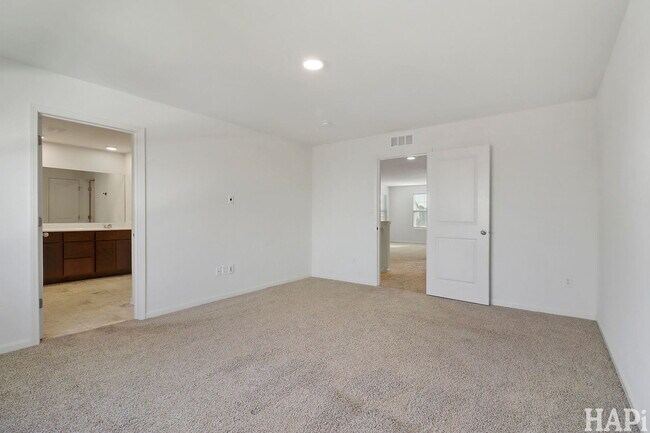 Building Photo - 2029 Magnolia Ln