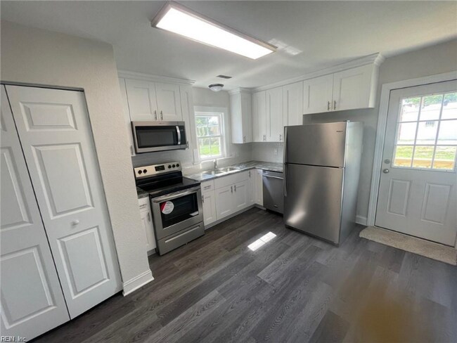 Building Photo - 728 Bolling St