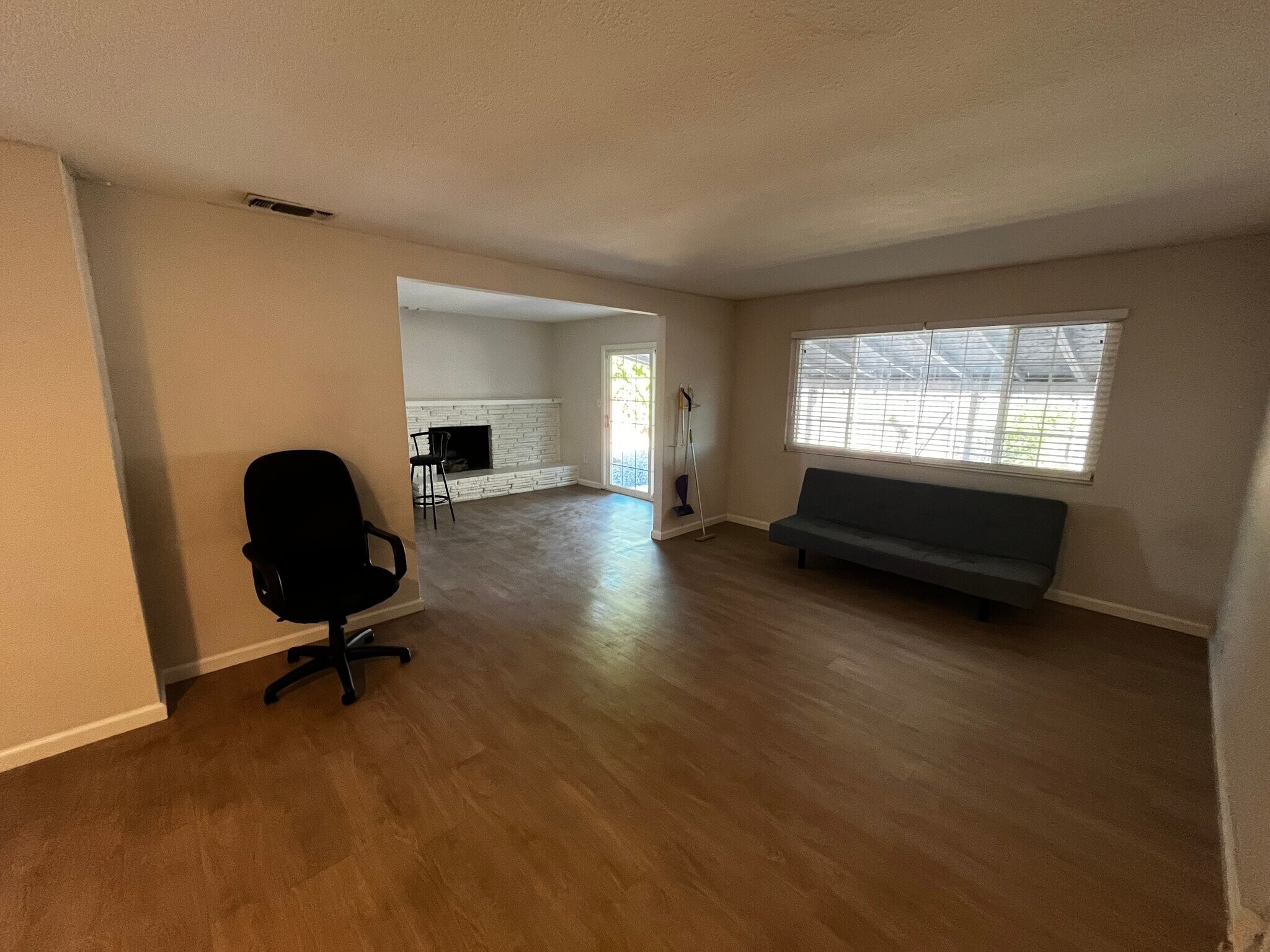 Building Photo - 2333 Zinfandel Dr