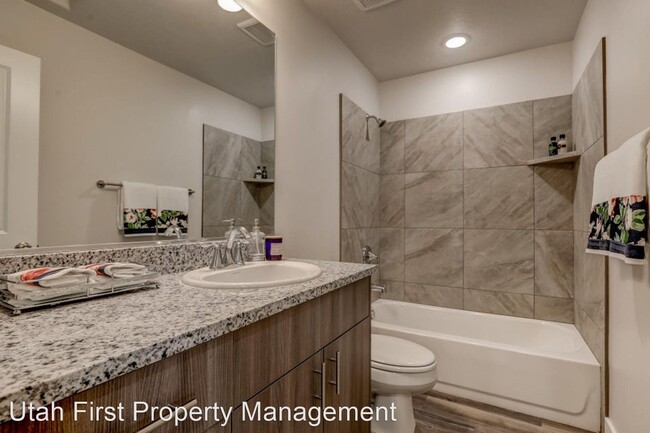 Building Photo - 3 br, 2.5 bath House - 1005 N Tortoise Roc...