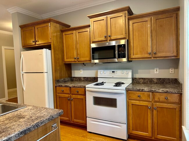 Building Photo - 114 W Green St