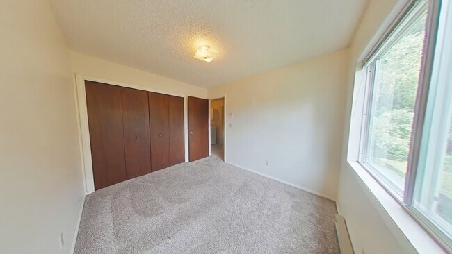 Building Photo - 2Bed 1Bath with Carport! Walk to MSU