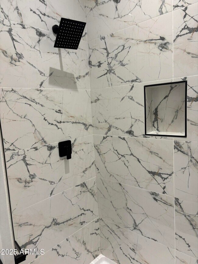 Building Photo - 2618 E Sandra Terrace