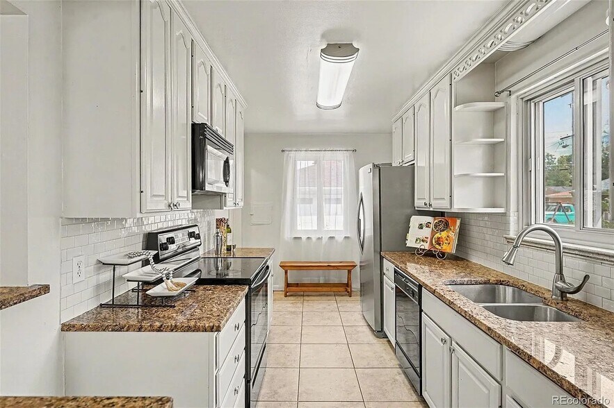 Kitchen - 2370 Kingston St