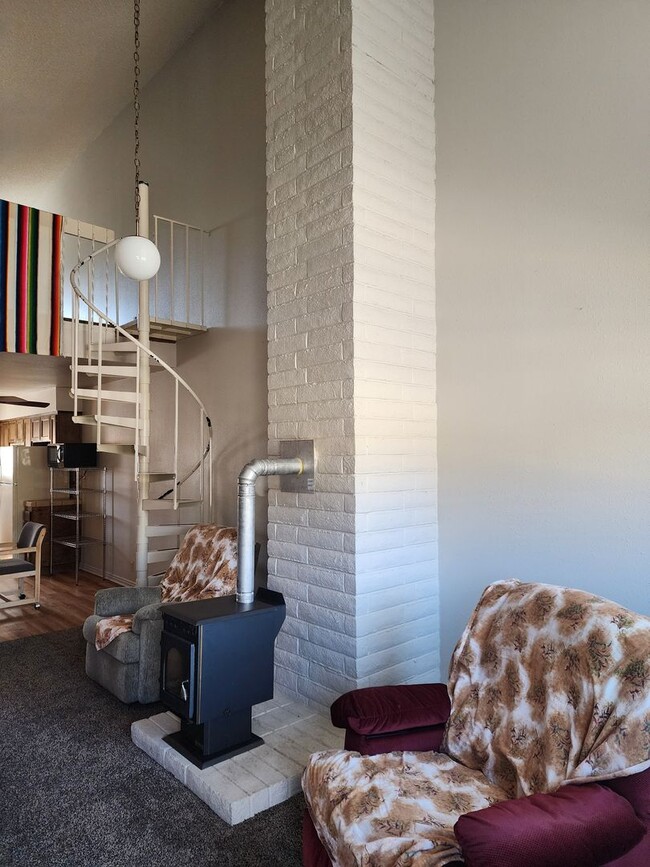 Building Photo - Unit F1 Parowan Condo