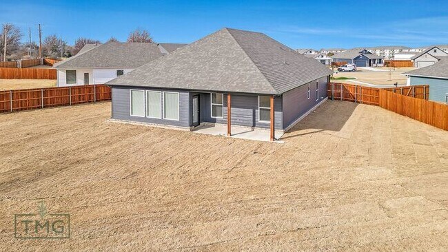 Building Photo - Your New Home in Owasso with Modern Elegance