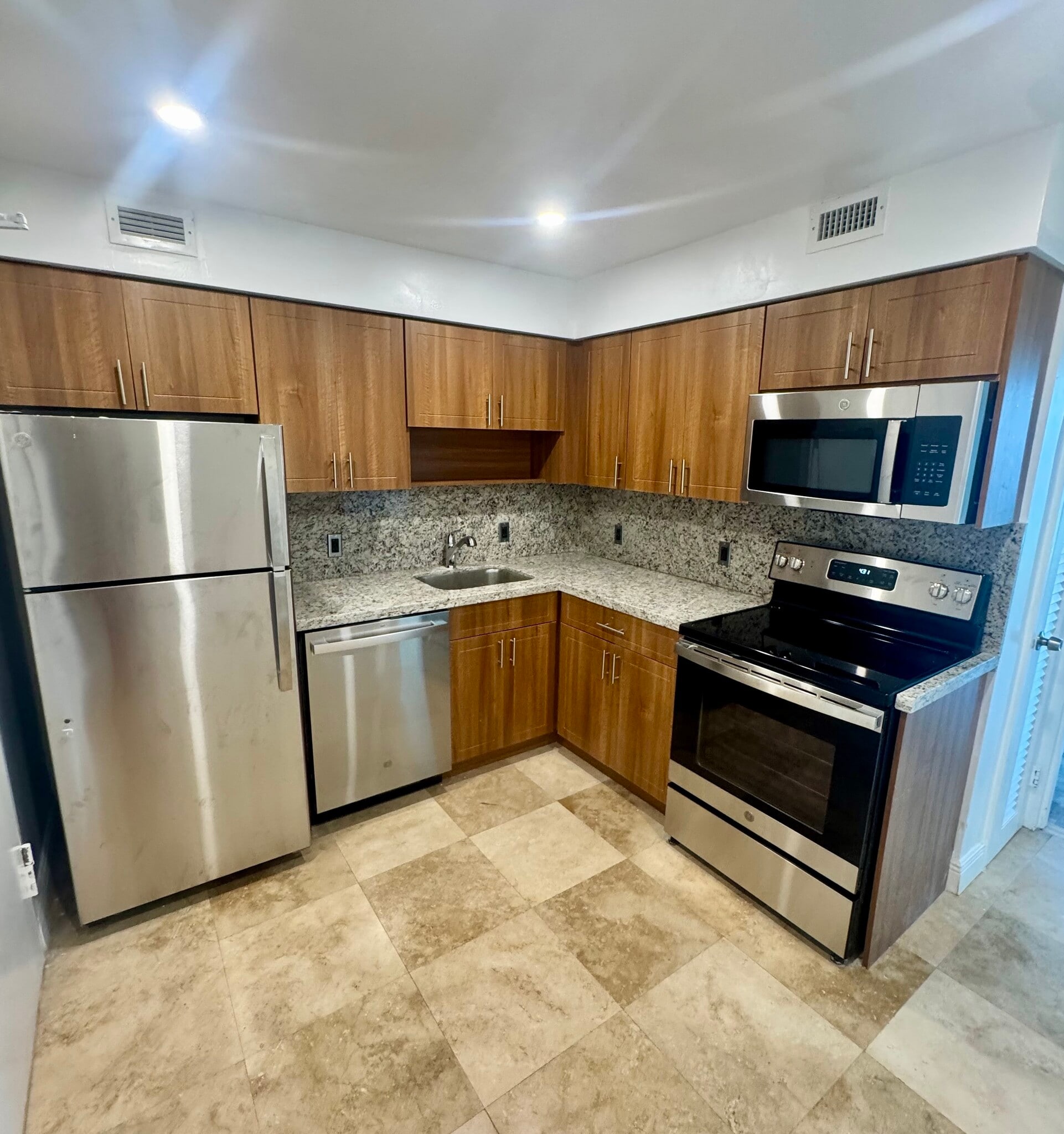 Kitchen - 5101 Collins Ave