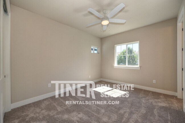 Building Photo - 8943 Fair Oaks Blvd