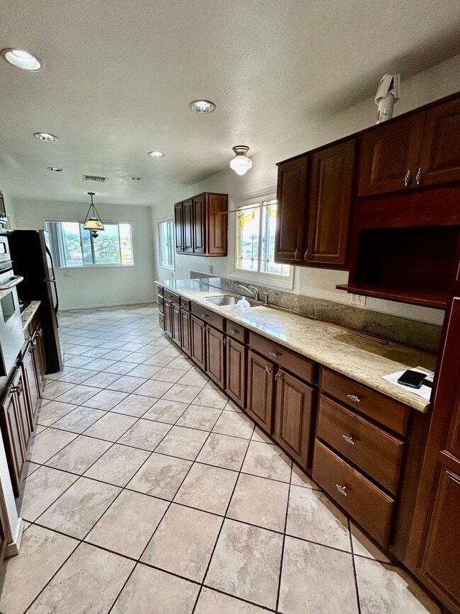 Building Photo - 4 Bedroom 3 bath Home In Rolando Village