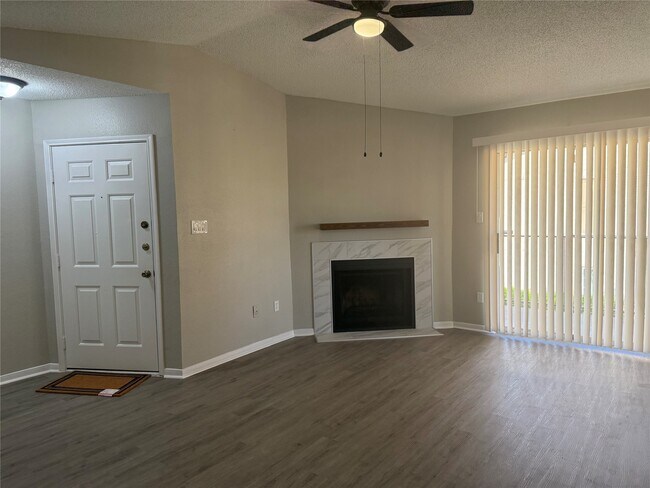 Primary Photo - 2121 Hepburn St