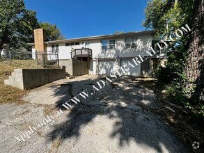 Building Photo - Beautiful 2 Bed 1 Bath Duplex in Independe...