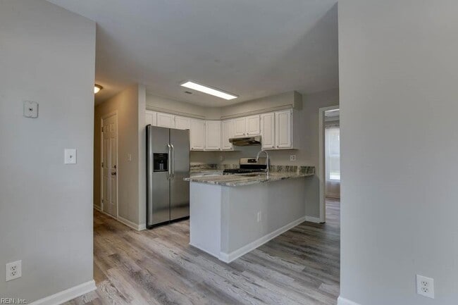 Building Photo - 3800 Sunset Point