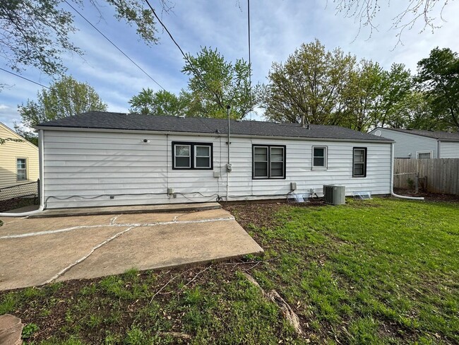 Building Photo - Beautifully Updated Home in Kansas City!