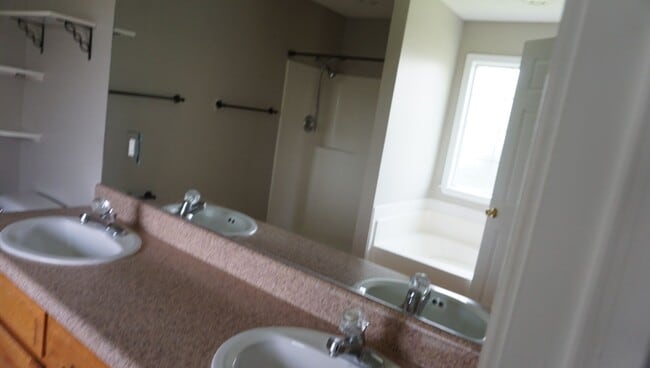 Building Photo - Luxury in Lakeland, GA