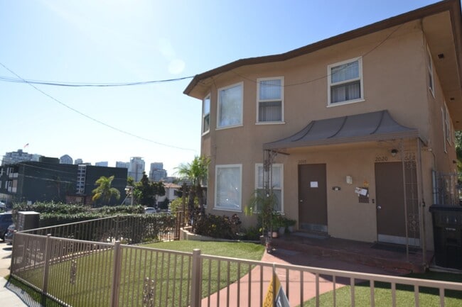 Building Photo - MOVE IN READY! Minutes from Little Italy! ...