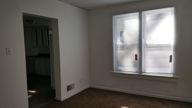Building Photo - 420 3rd Ave NE