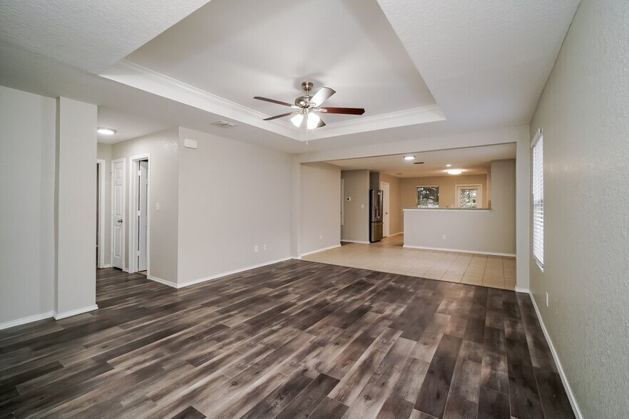 Building Photo - 818 Cowhide Dr