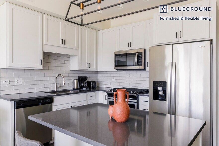 Building Photo - 100 N Addison Ave