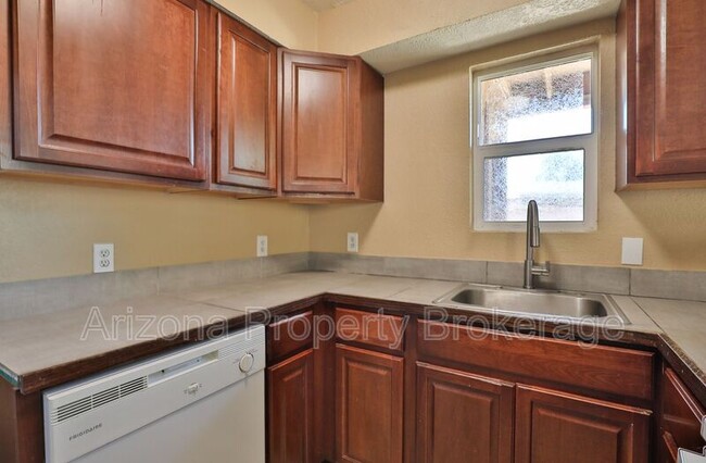 Building Photo - 601 W Rio Salado Pkwy
