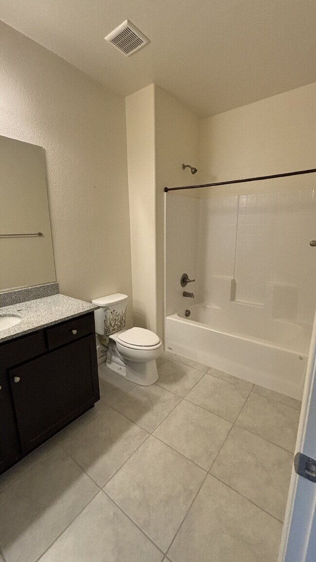 Building Photo - One Story 6-bedroom Home with Attached Casita