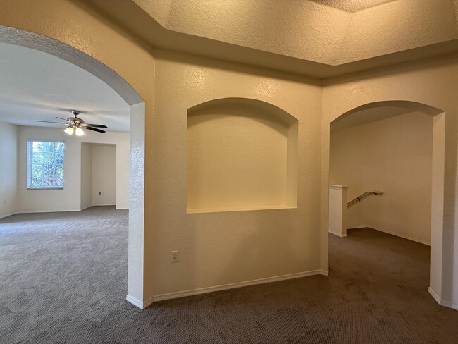 Building Photo - 1106 Belmont Pl