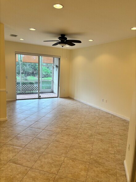 Living room - 7554 SW Herrington Ln