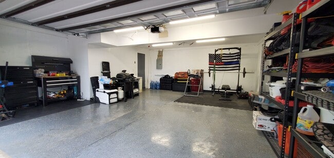 Building Photo - Maplewood Hills 2 Bedroom End Unit Townhome